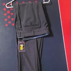 Roundtree & Yorke Classic Fit Pleated Trousers - Black